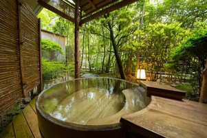 Caja de seguridad en la habitación, escritorio y cunas gratuitas 