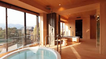 Ocean View Royal Suite Twin Room Senzan (With Open Air Bath & Sauna) 100m2 | Badezimmer | Duschwanne, Komfortbadewanne, kostenlose Toilettenartikel, Haartrockner