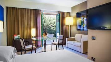Suite | Frette Italian sheets, premium bedding, minibar, in-room safe