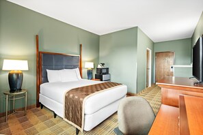 Rom, 1 queensize-seng, tilgjengelighetstilpasset, ikke-røyk | Skrivebord, blendingsgardiner og strykejern/-brett