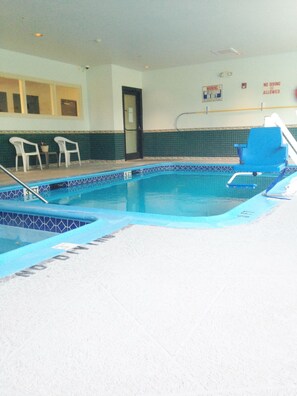 Indoor pool - Americas Best Value Inn Somerville (Somerville)