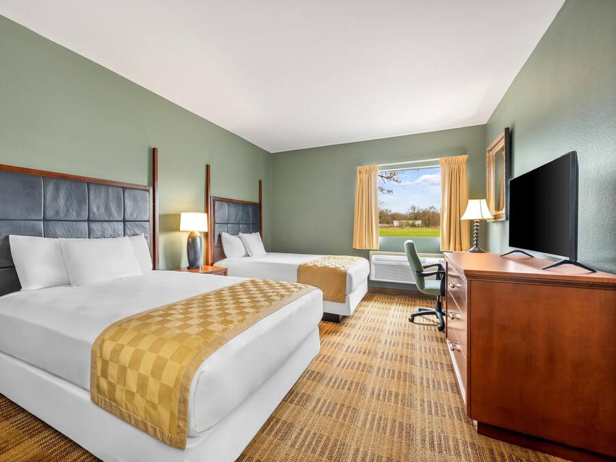 Rom, 2 queensize-senger, ikke-røyk | Skrivebord, blendingsgardiner og strykejern/-brett