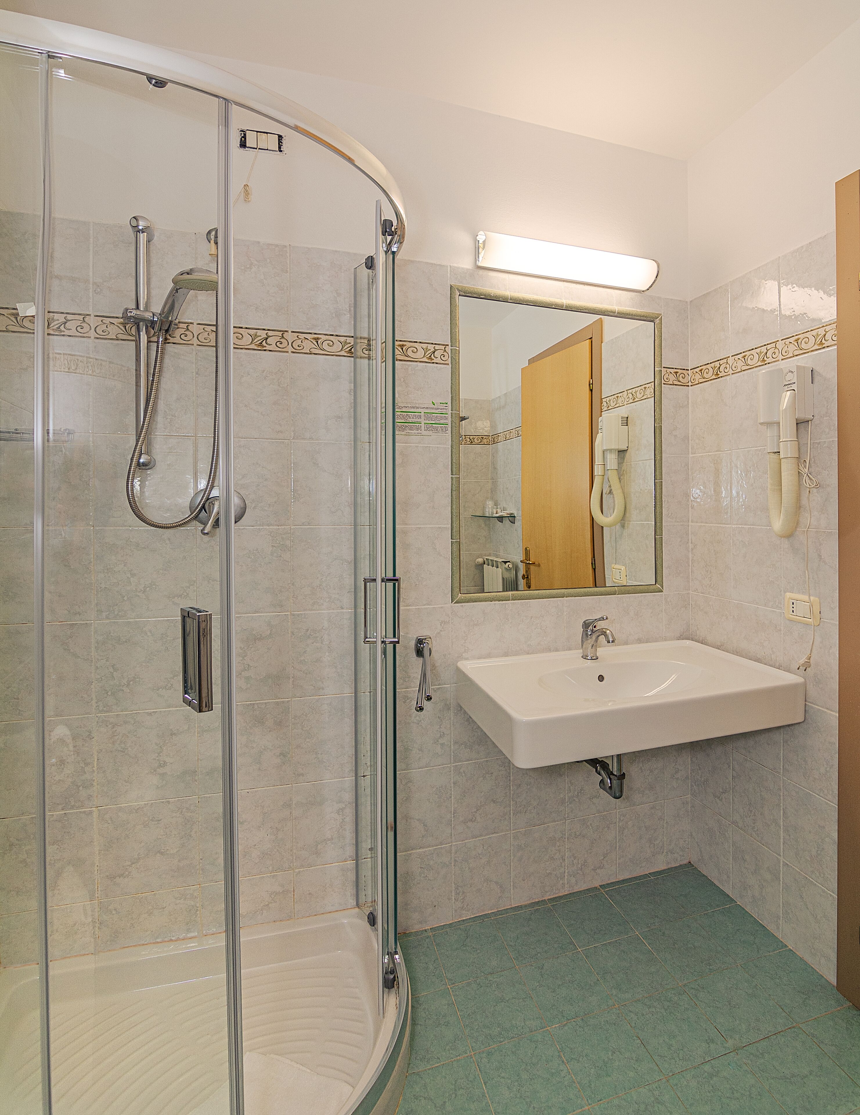 standard double or twin room | bathroom | shower, free toiletries, hair dryer, bidet