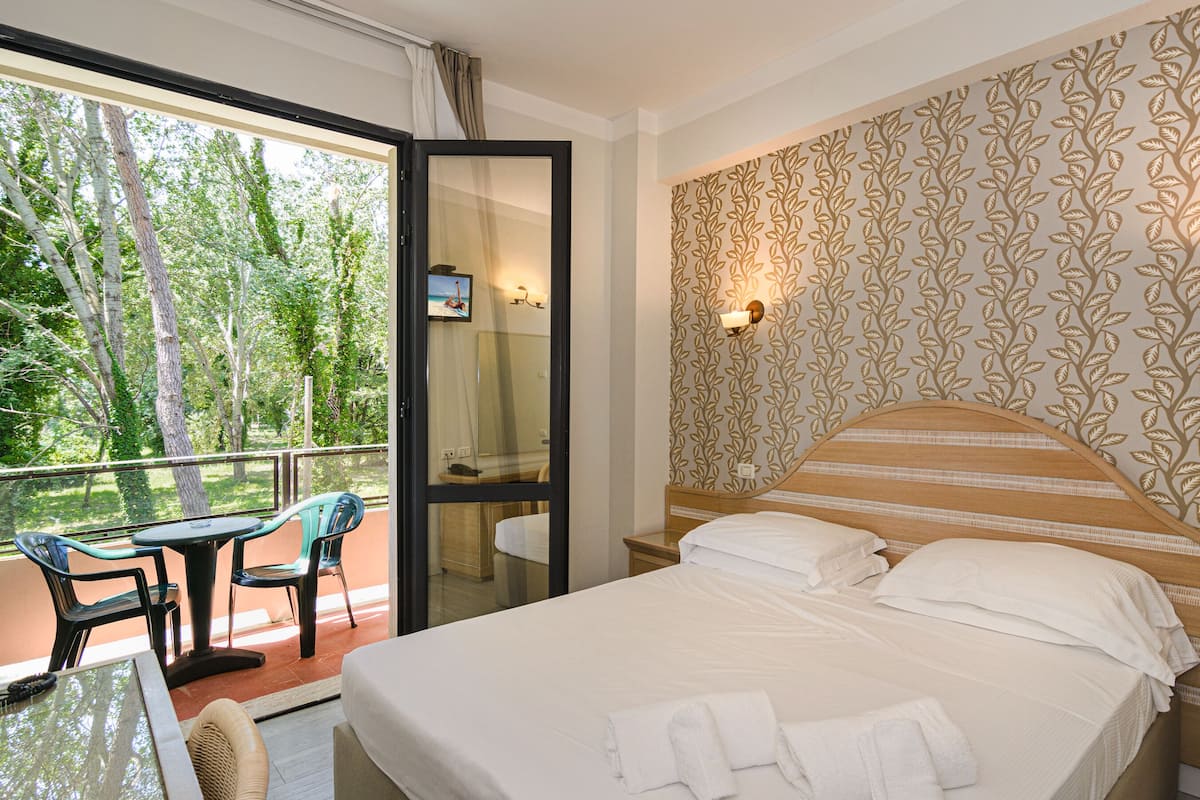 superior double or twin room | 1 bedroom, minibar, in-room safe, desk