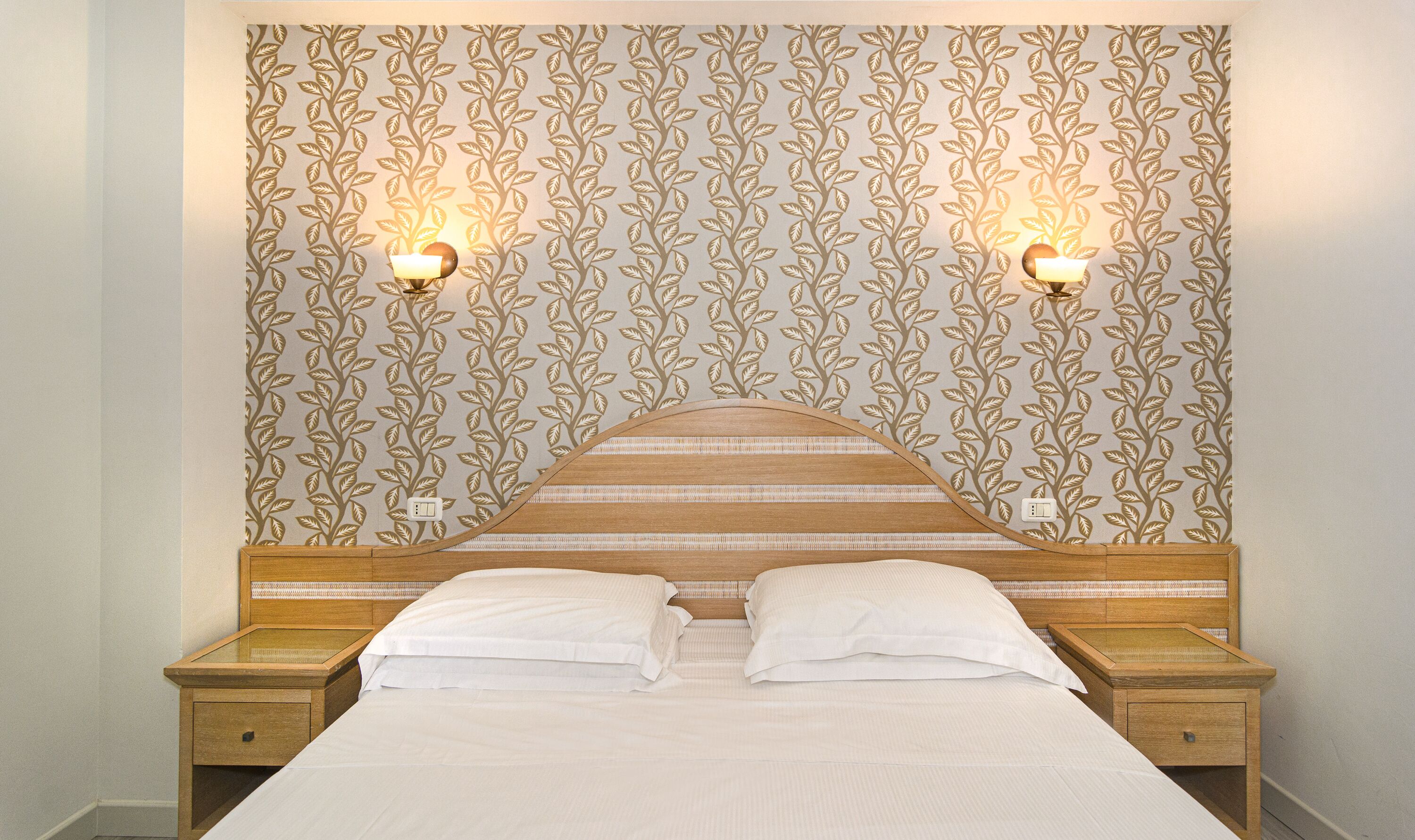 standard double or twin room | 1 bedroom, minibar, in-room safe, desk