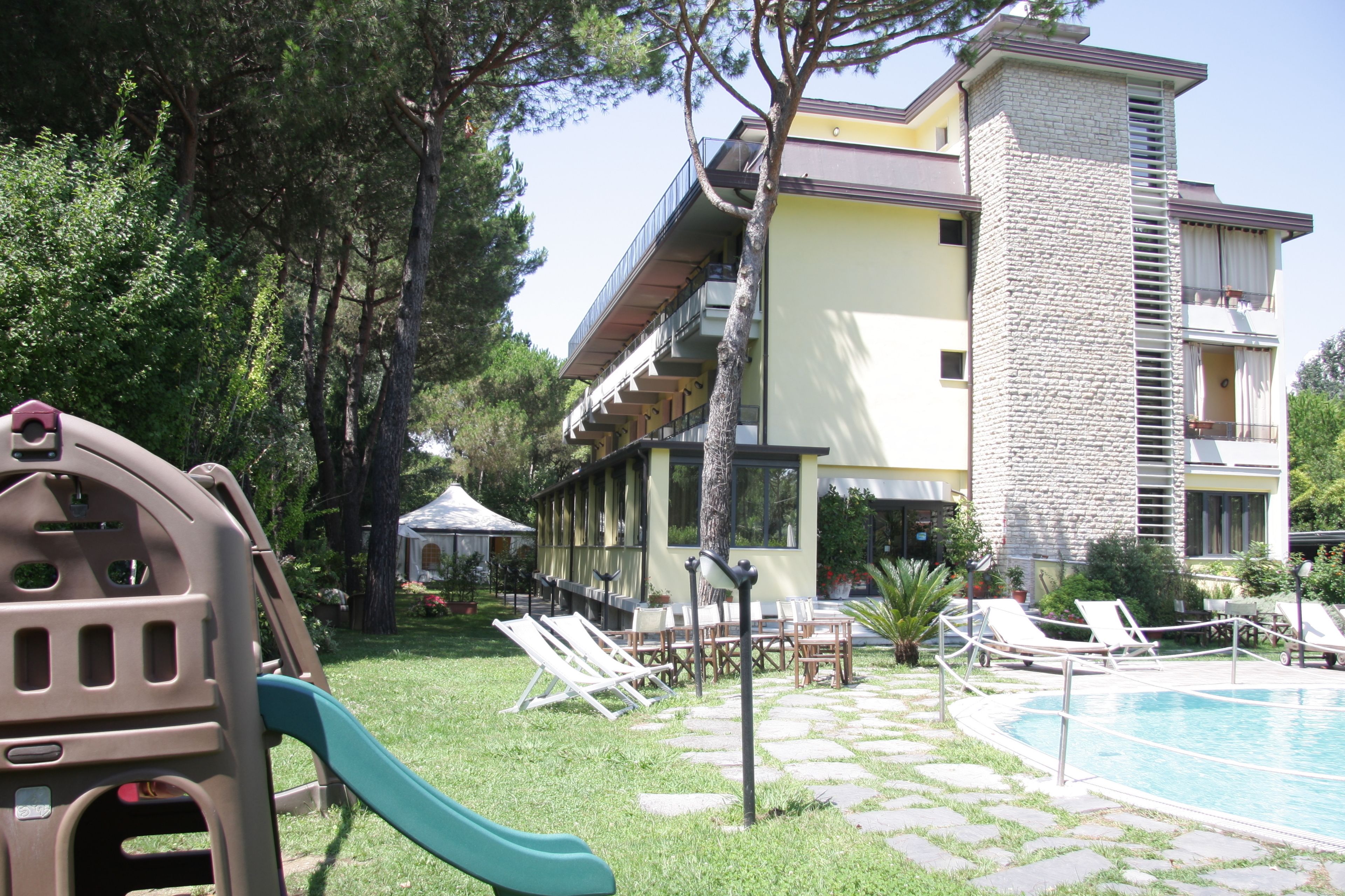 children’s play area – outdoor