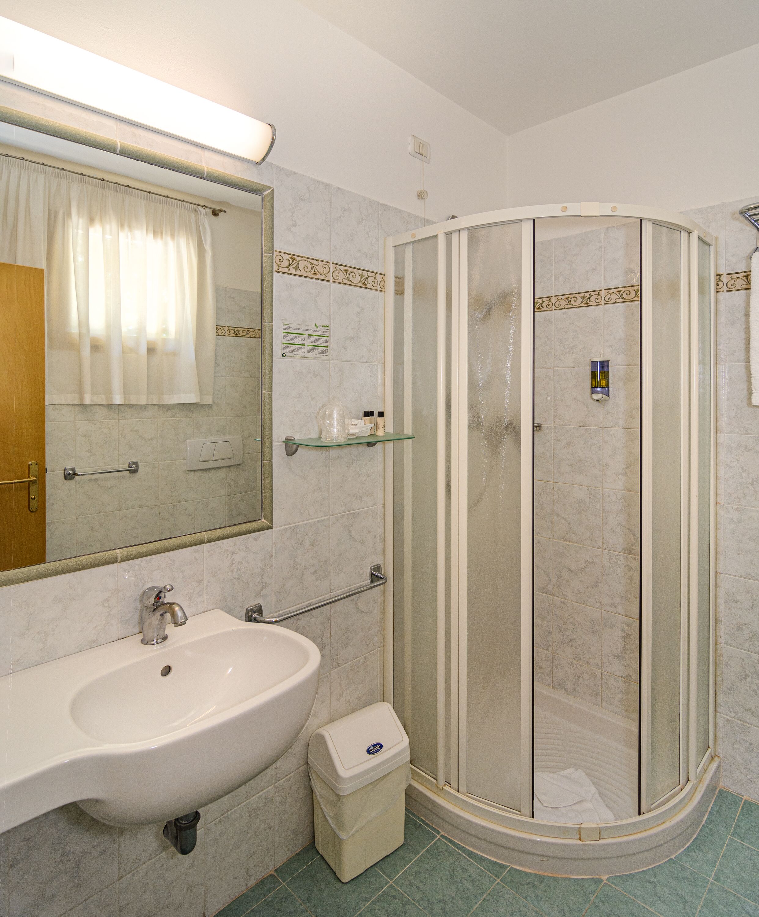 superior double or twin room | bathroom | shower, free toiletries, hair dryer, bidet
