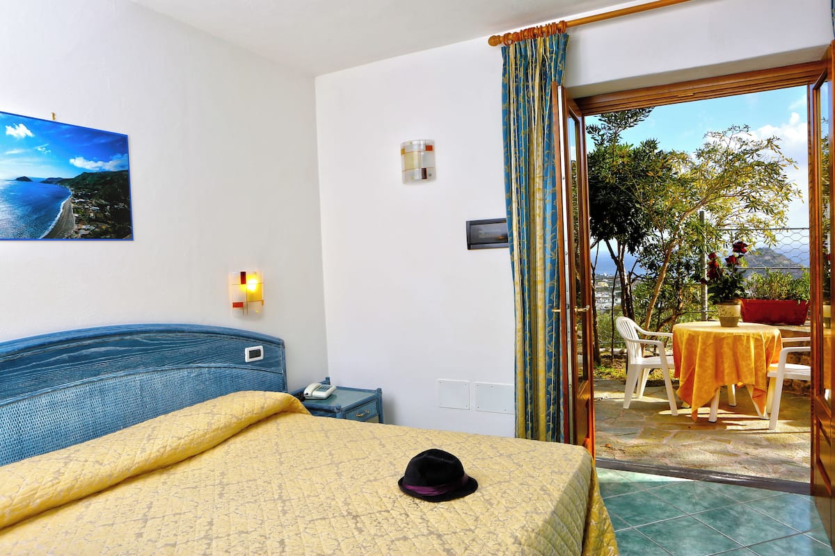 Dependance Room - separate building 800 m away | 1 bedroom, in-room safe, desk, free WiFi