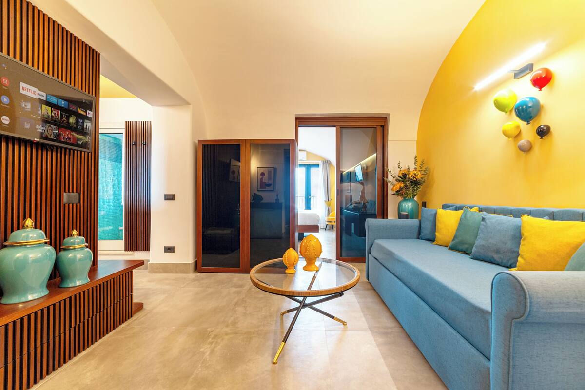 suite | living area | tv