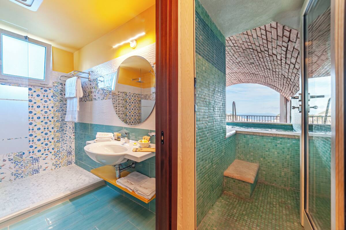 suite | bathroom | shower, hair dryer, bidet, towels