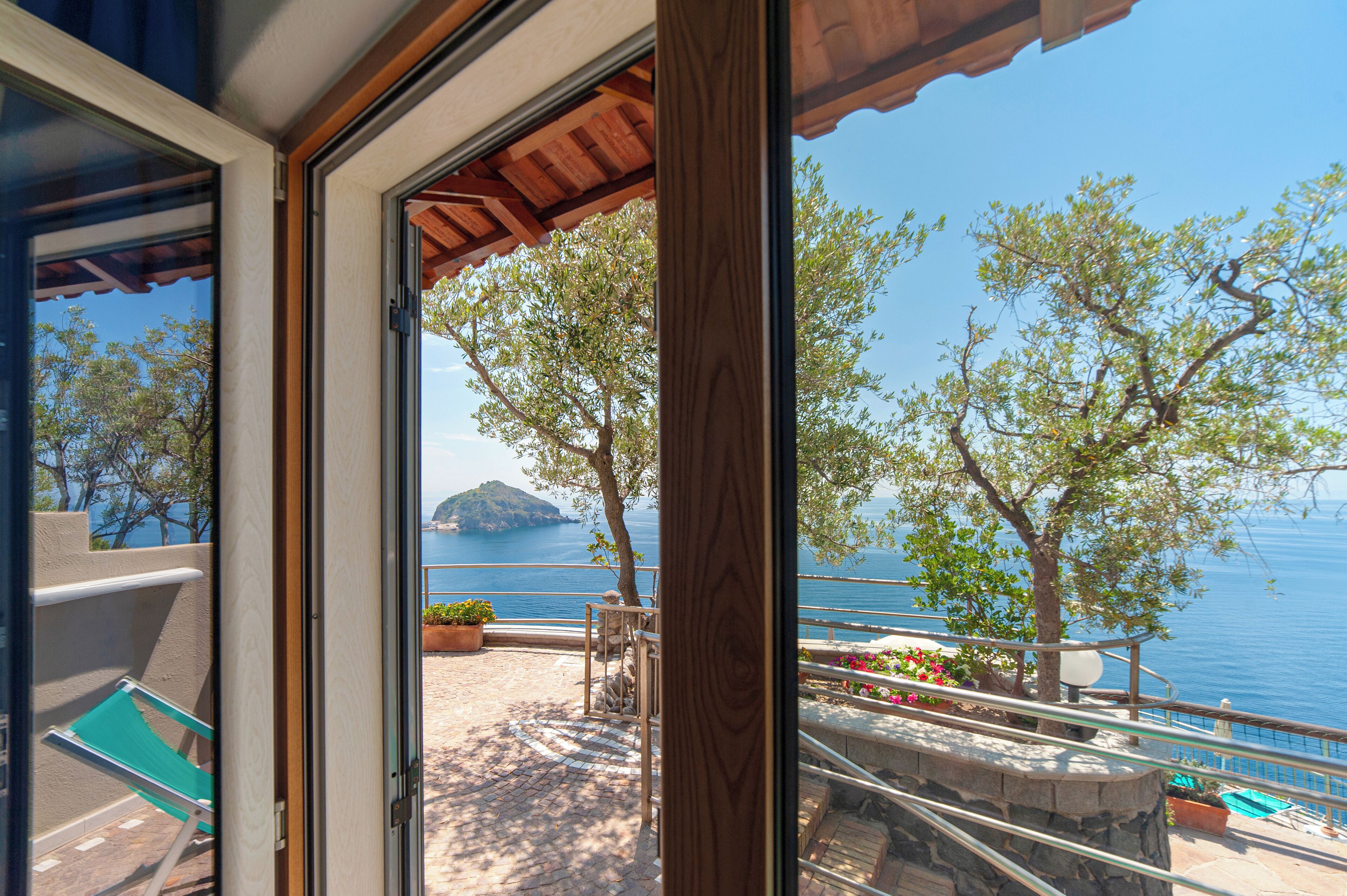 خزنة داخل الغرفة ومكتب وواي فاي مجانًا وم لاءات أسرّة