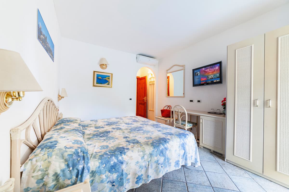 Standard Double Room | 1 bedroom, in-room safe, desk, free WiFi