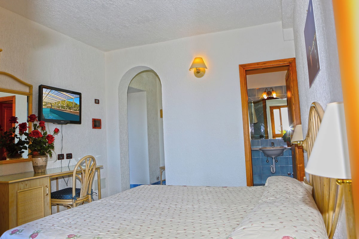 camera dependance- edificio separato a 800 m | 1 bedroom, in-room safe, desk, free wifi