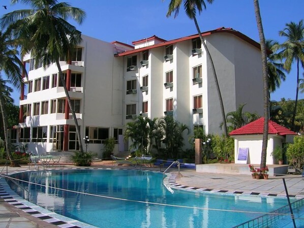 สระว่ายน้ำ