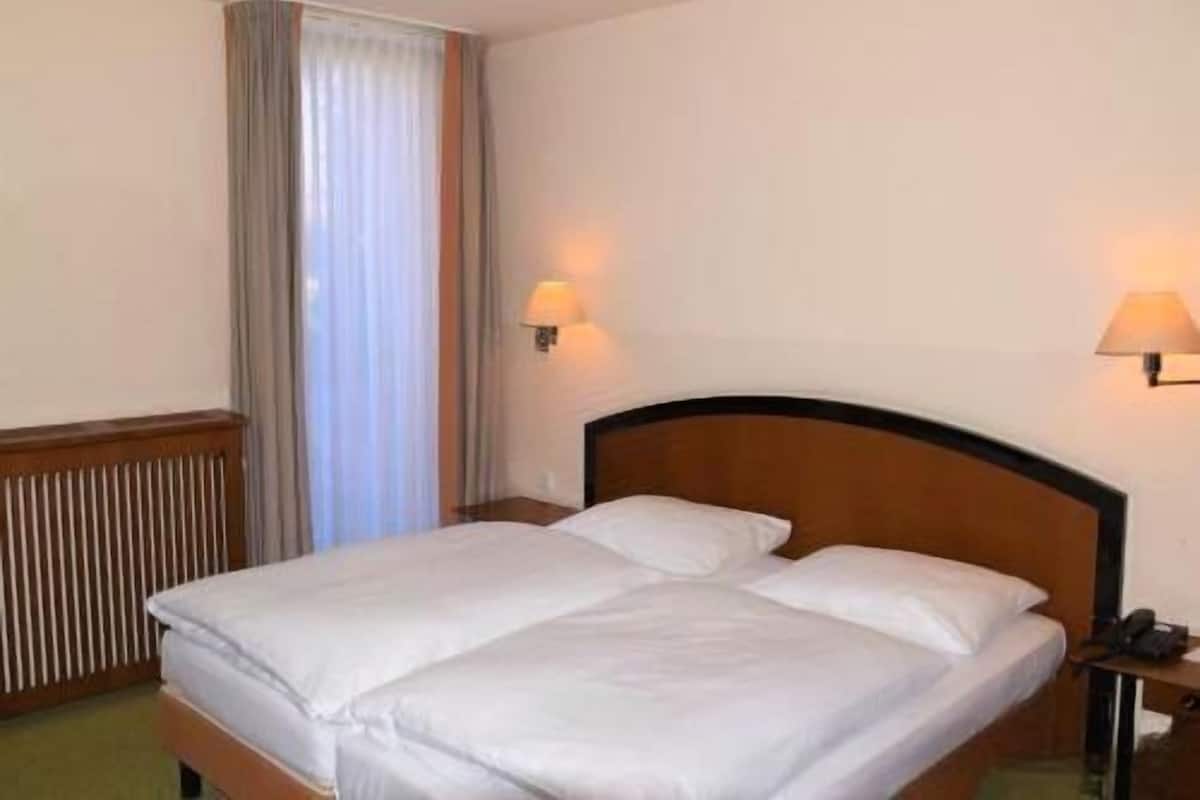 Hypo-allergenic bedding available, in-room safe, blackout drapes