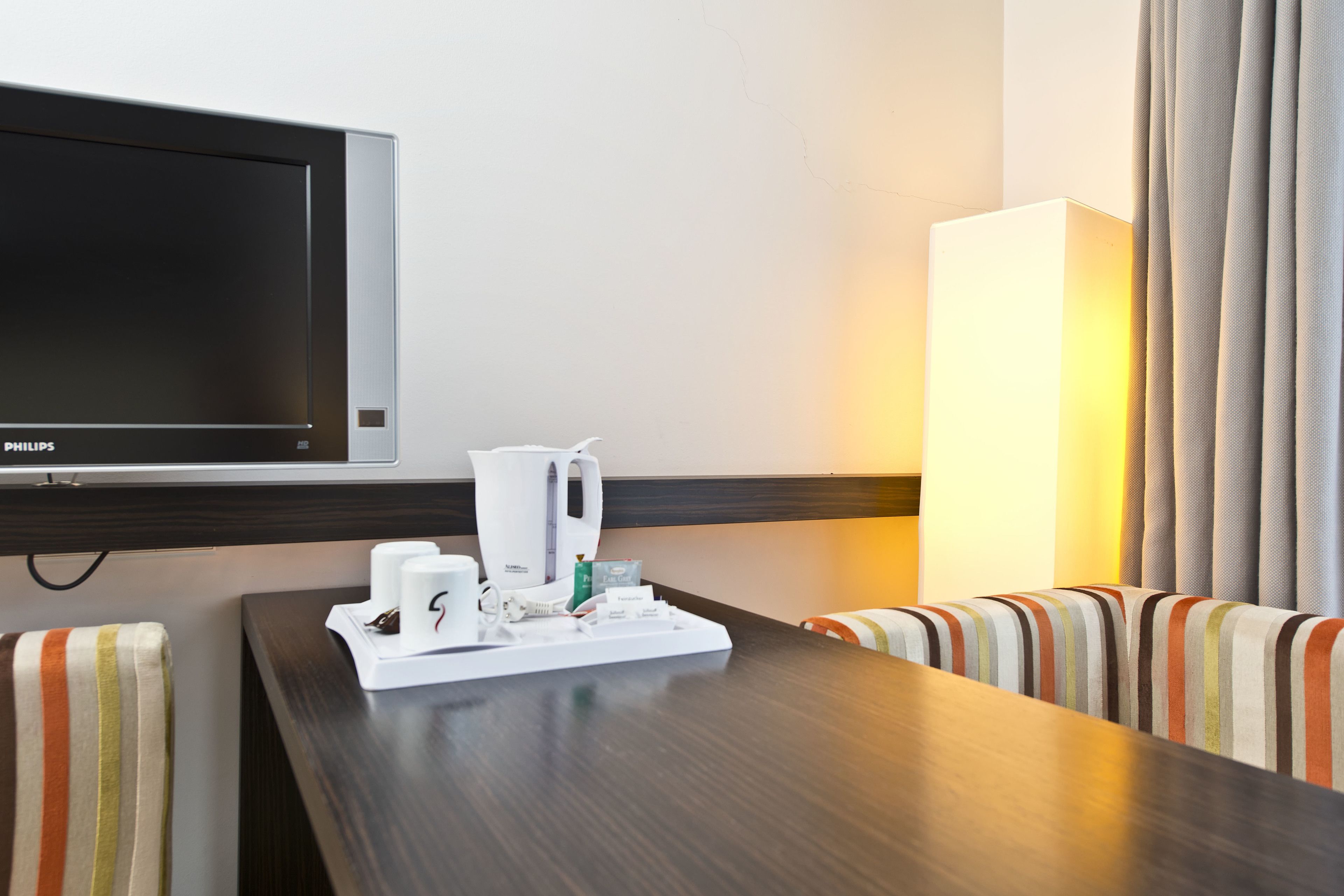 family apartment, 2 bedrooms, garden view | in-room dining