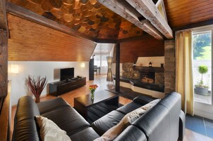 Minibar, in-room safe, desk, laptop workspace