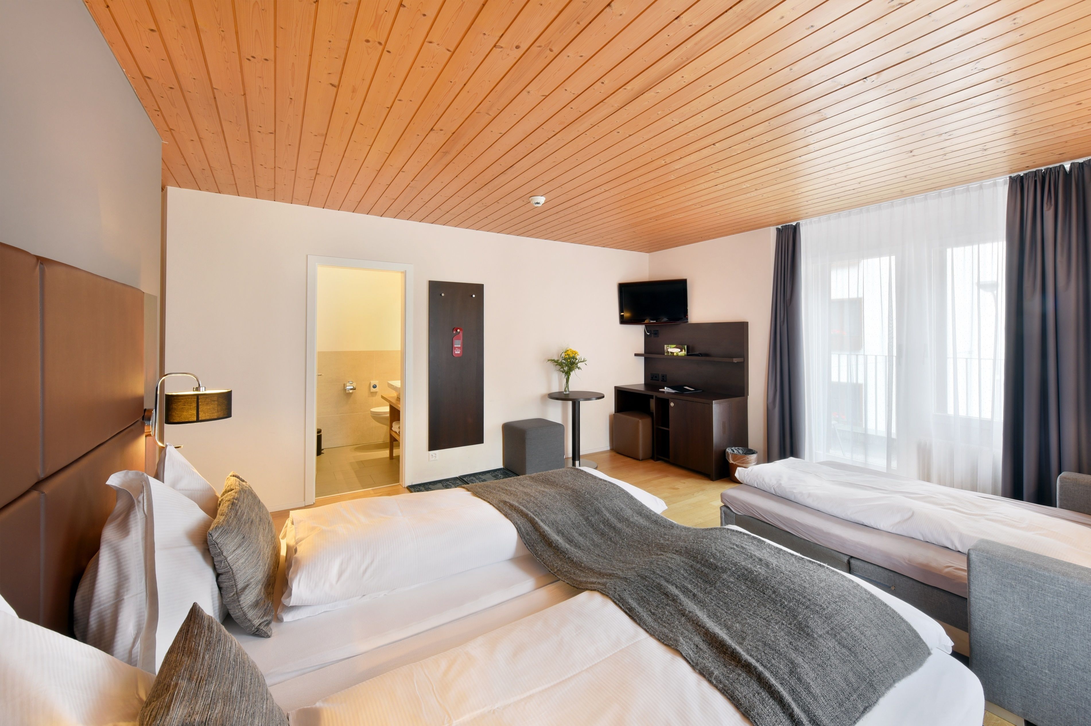 comfort triple room | 1 bedroom, minibar, in-room safe, desk