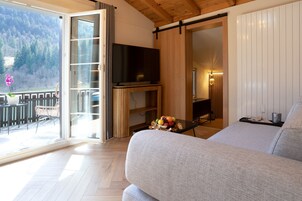 Central Serviced Apartment 2 (Engelbergerstrasse 53, Engelberg, 6390 CH, 700m away from hotel) | Living area | 42-inch flat-screen TV with cable channels, TV, Netflix