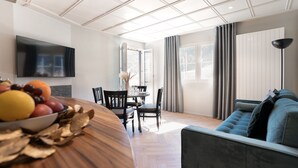 Central Serviced Apartment 2 (Engelbergerstrasse 53, Engelberg, 6390 CH, 700m away from hotel) - Hotel Central (Engelberg)