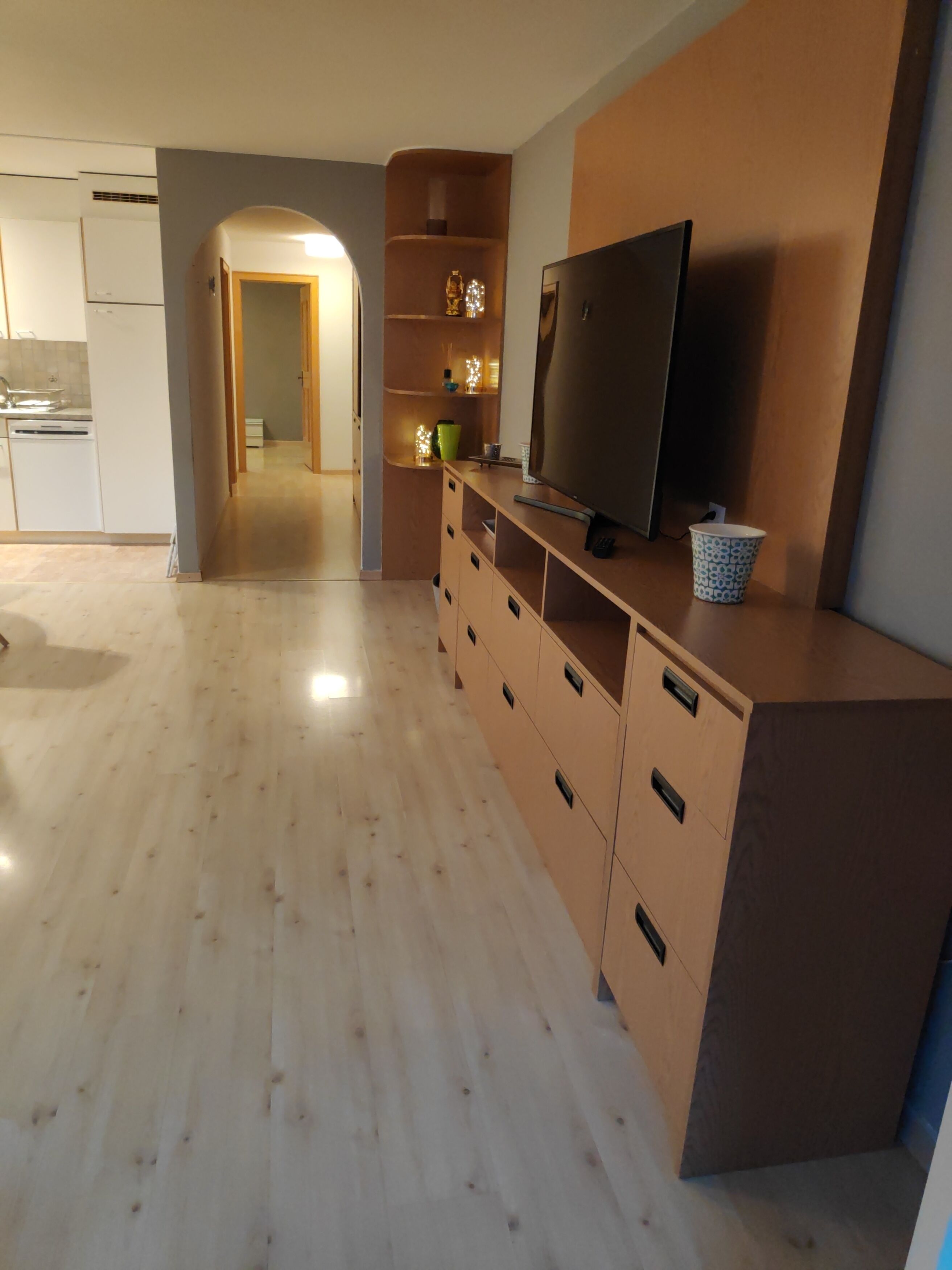 central serviced apartment (acherrainstrasse 9, engelberg, 6390, ch, 600 meter vom hotel central) | living area | 42-inch flat-screen tv with cable channels, tv, netflix