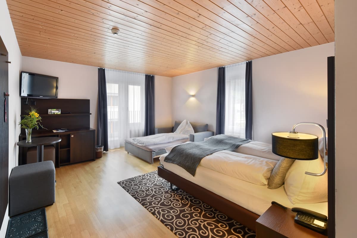 comfort triple room | 1 bedroom, minibar, in-room safe, desk