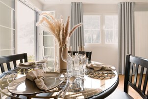 Central Serviced Apartment 2 (Engelbergerstrasse 53, Engelberg, 6390 CH, 700m away from hotel) | Minibar, in-room safe, desk, laptop workspace