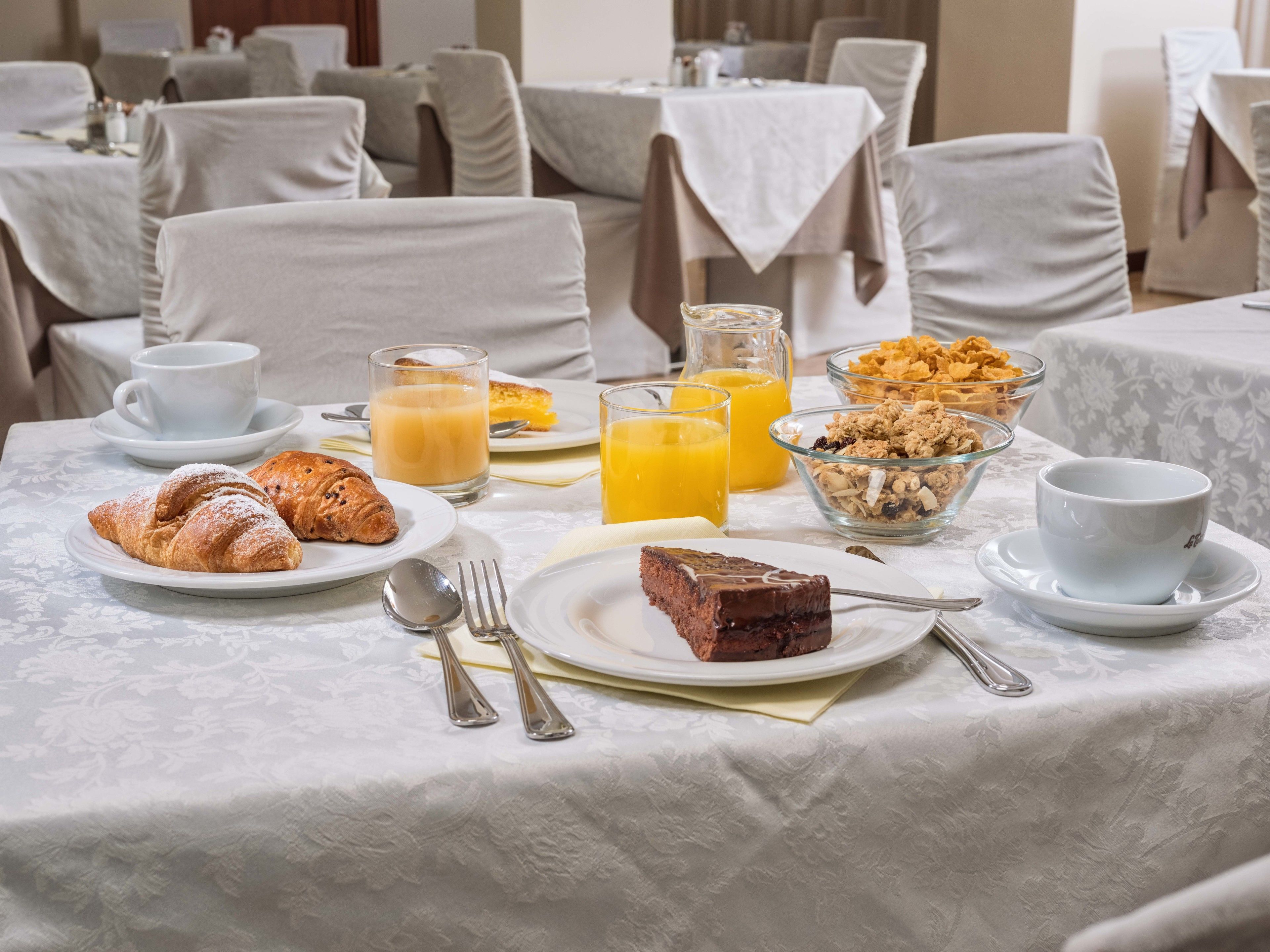 daily continental breakfast (eur 12 per person)