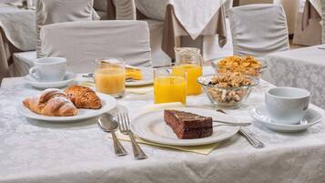 Daily continental breakfast (EUR 12 per person)