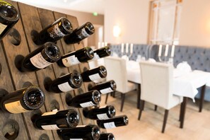 Breakfast, lunch, dinner served; Regional cuisine - Hotel von Euch (Meppen)