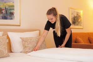 Minibar, in-room safe, desk, soundproofing - Hotel von Euch (Meppen)