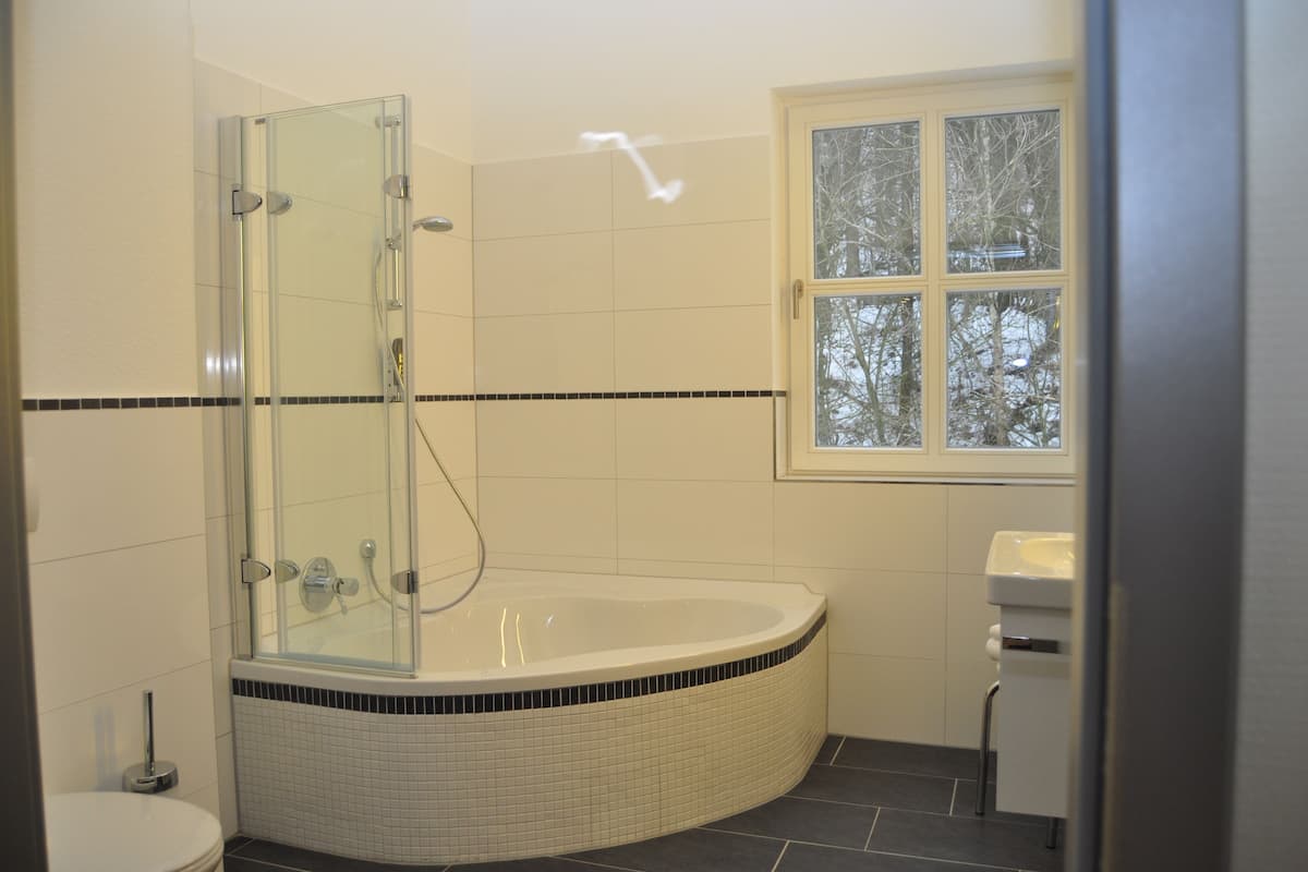 standard room | deep-soaking bathtub