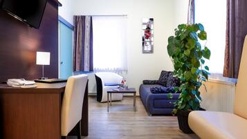 Room Towersuite | Living area | TV