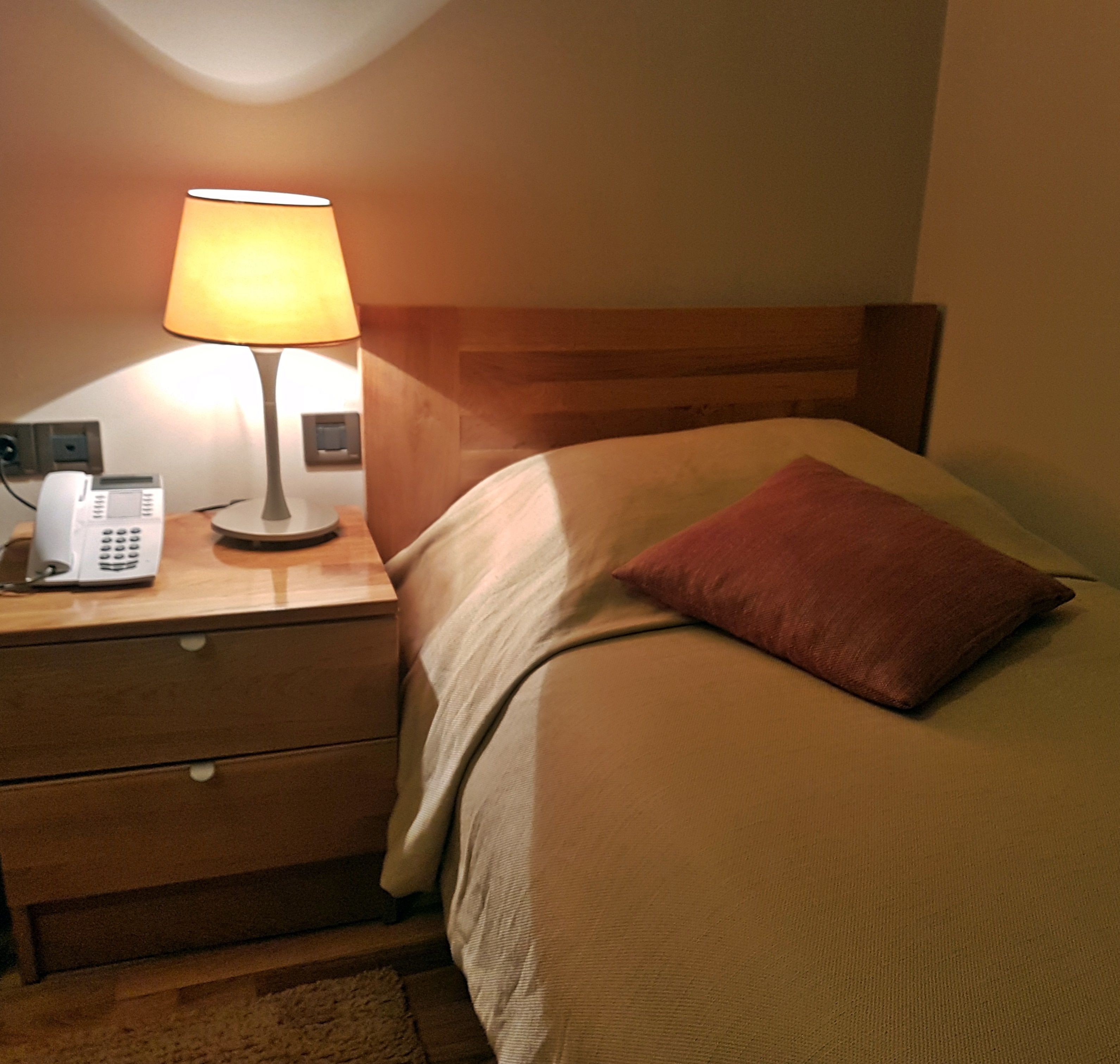 standard single room | premium bedding, minibar, in-room safe, desk