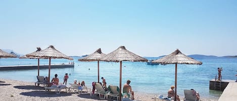 Am Strand, weißer Sandstrand