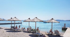 On the beach, white sand - Hotel Indijan (Orebic)