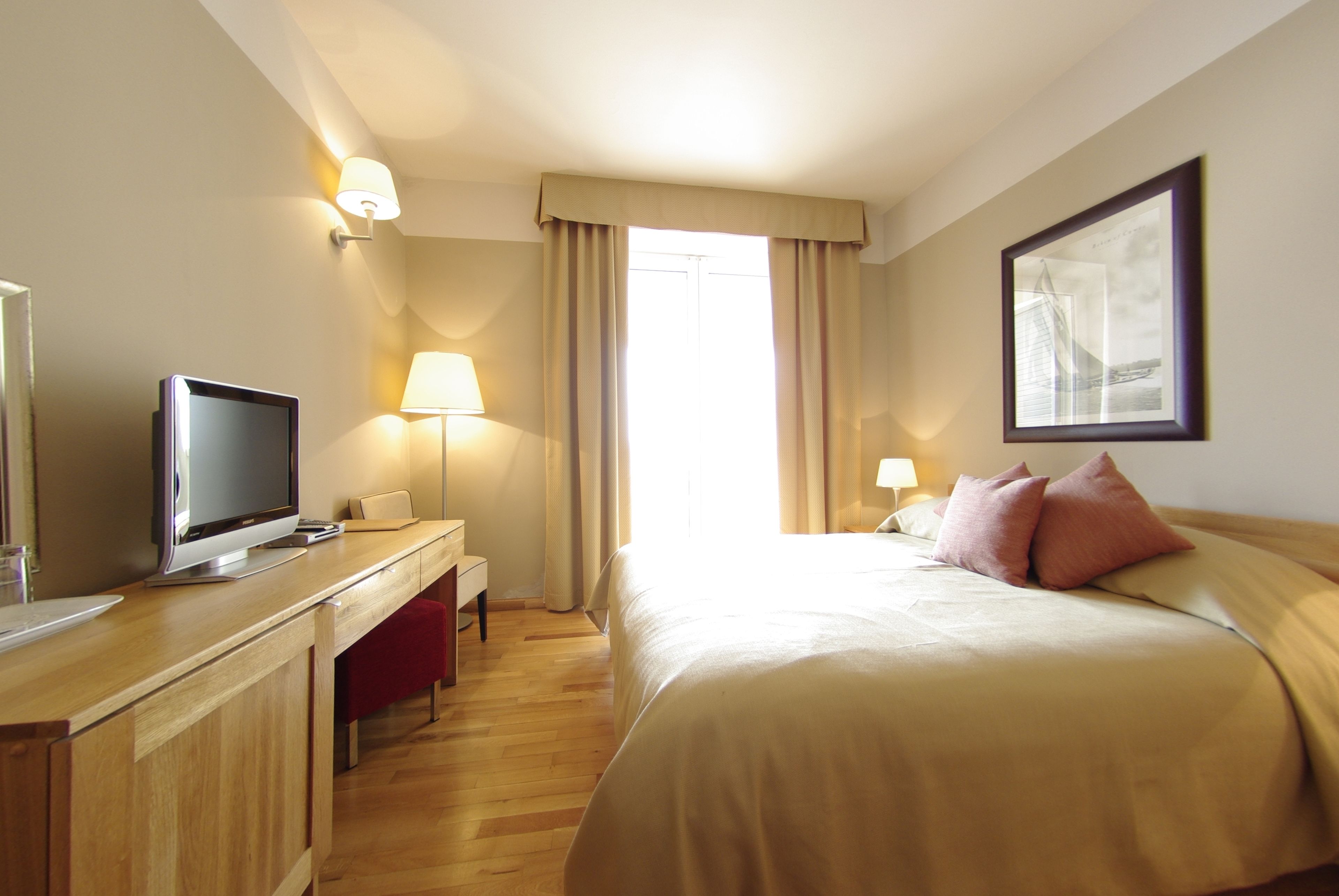 junior suite, balcony, sea view | premium bedding, minibar, in-room safe, desk