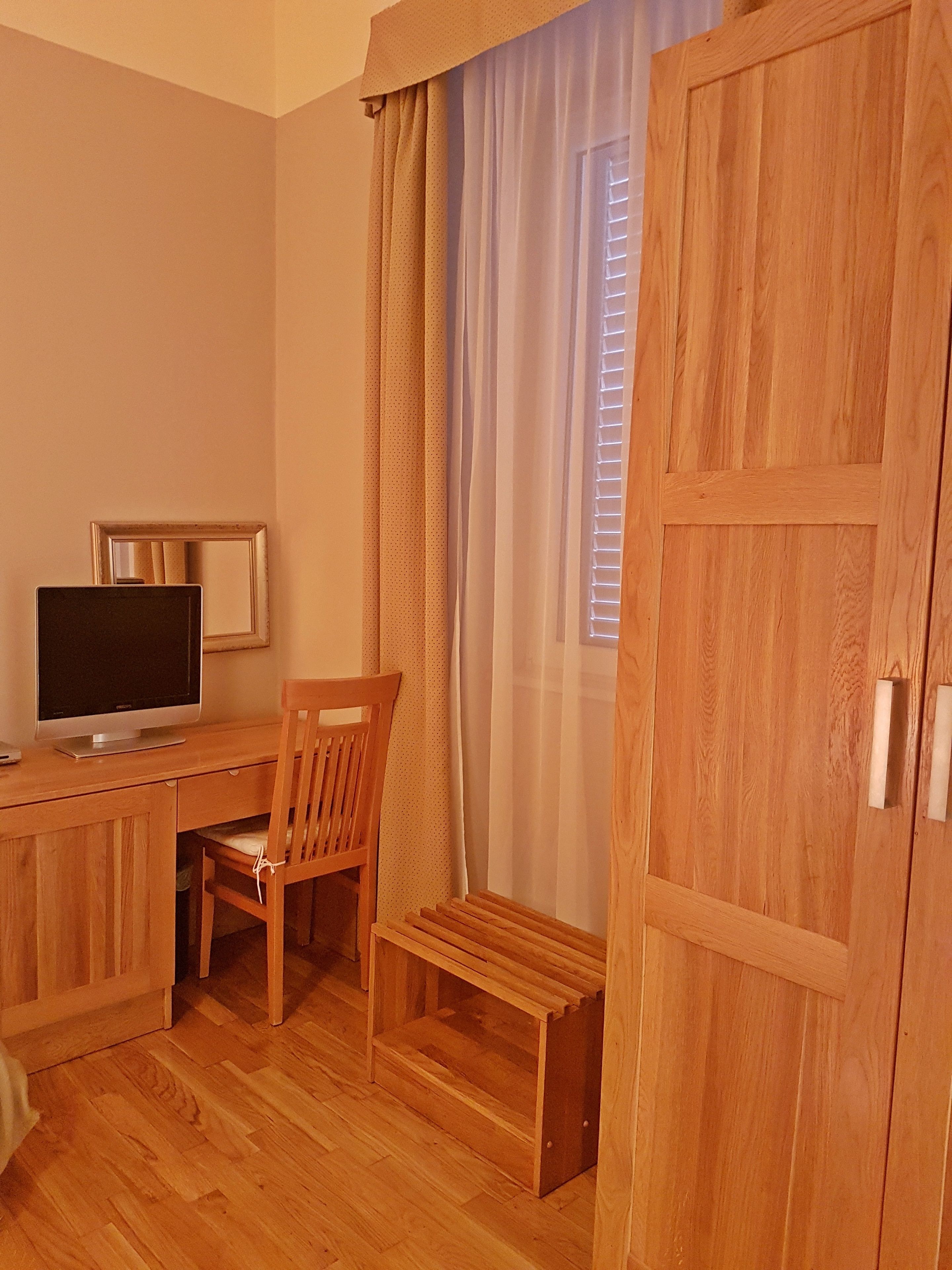 standard single room | premium bedding, minibar, in-room safe, desk