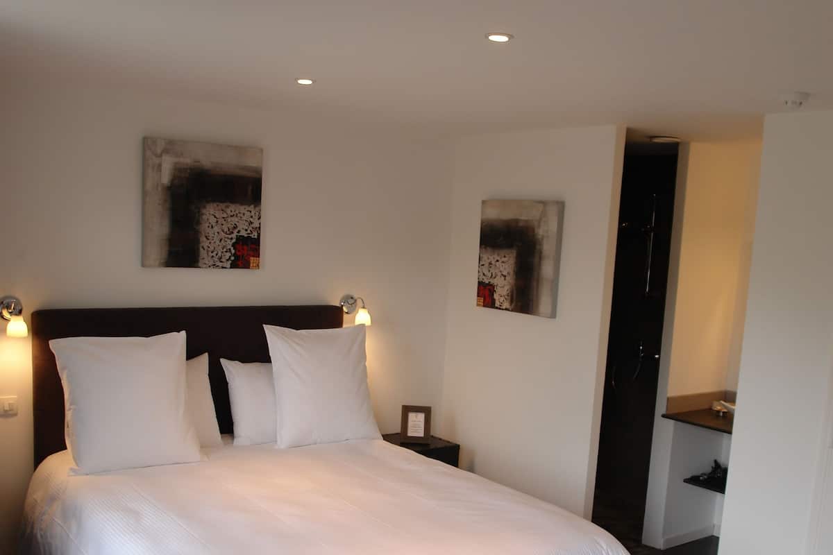 Habitación estándar | Ropa de cama de alta calidad, minibar, decoración individual