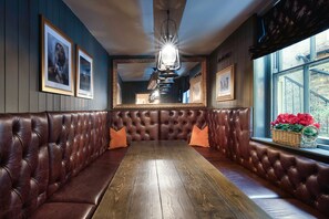2 bars/lounges - The Fat Badger (York)