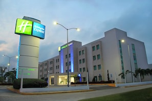 A Holiday Inn Express hotel with a prominent sign, a modern building facade, and a well-lit entrance. - Holiday Inn Express Paraiso Dos Bocas by IHG (Paraiso)