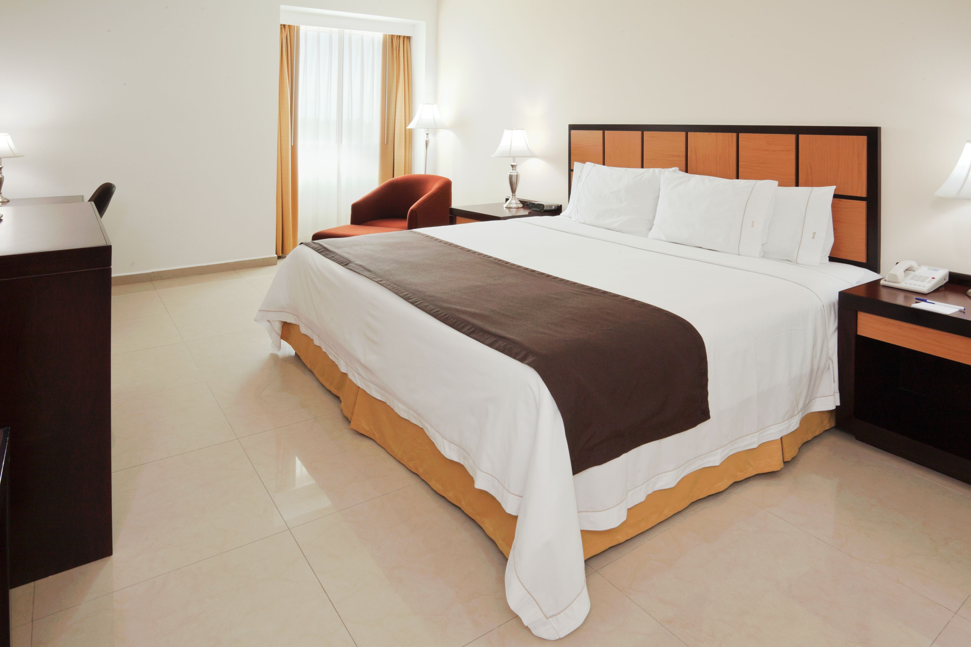 standard room, 1 king bed | in-room safe, desk, iron/ironing board, free wifi