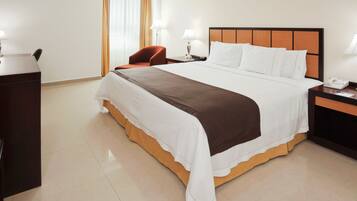 Habitación estándar, 1 cama King size | Caja de seguridad en la habitación y escritorio