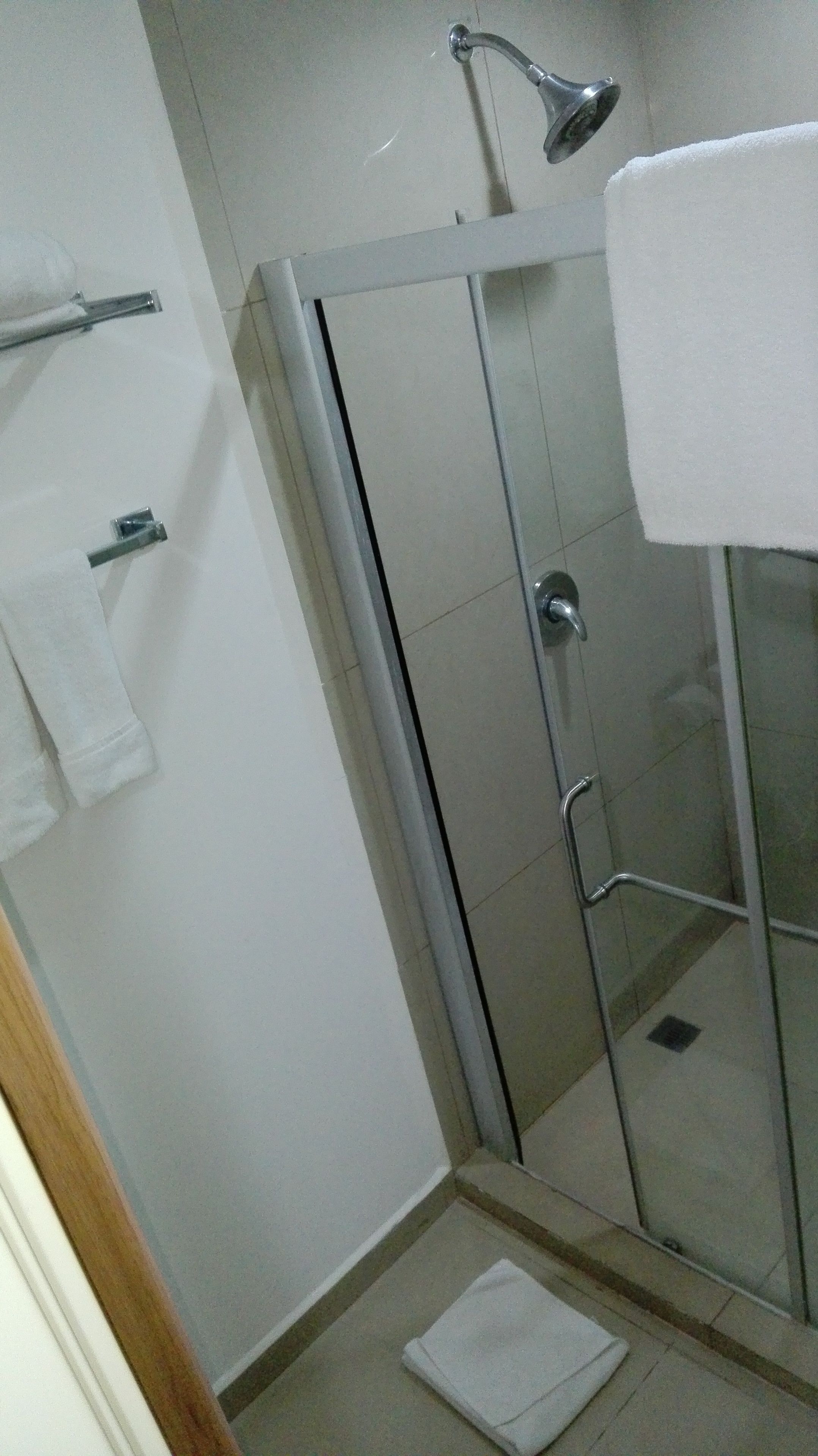 standard room | bathroom | shower, towels