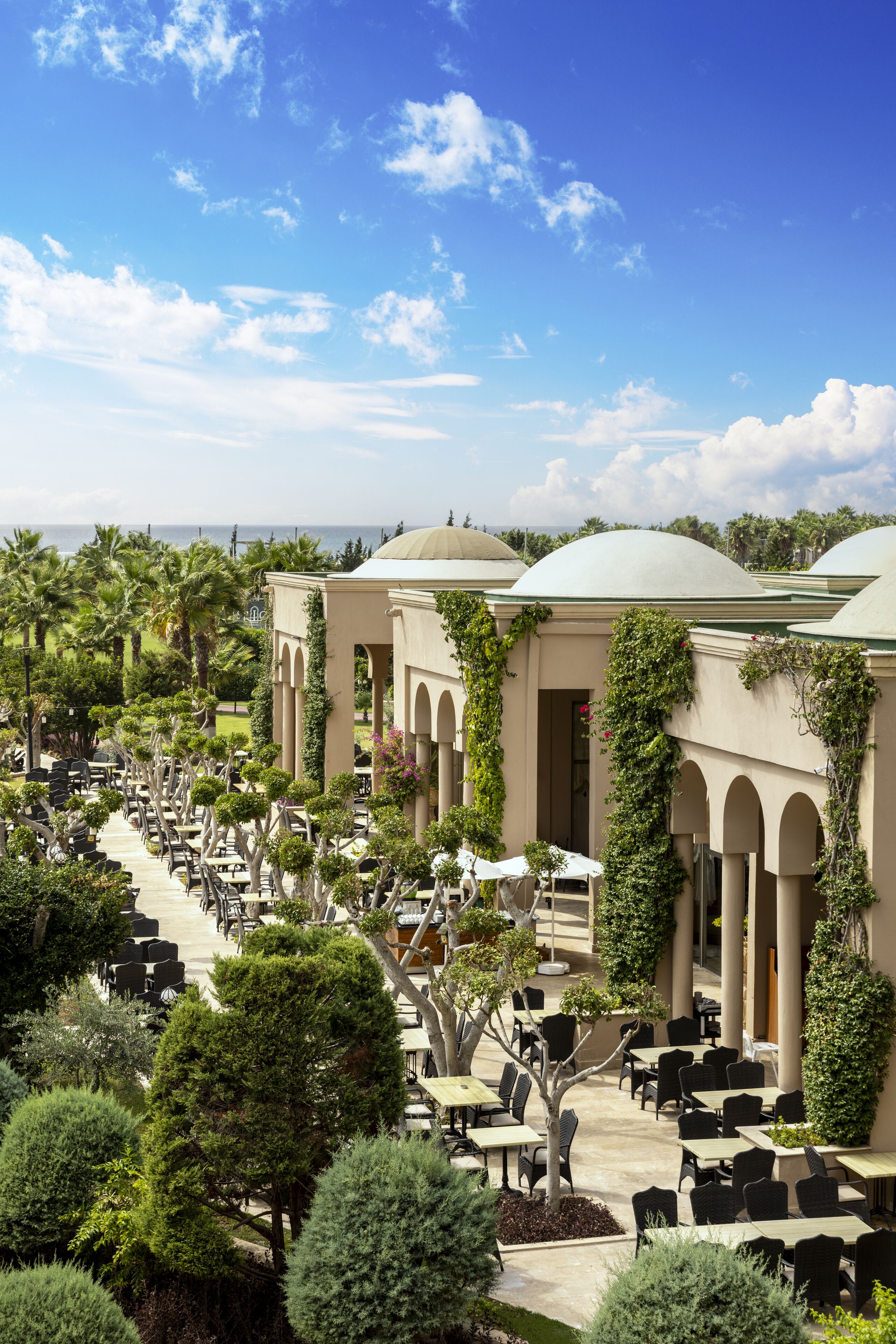 5 restaurantes; se sirve almuerzo y cena; cocina italiana