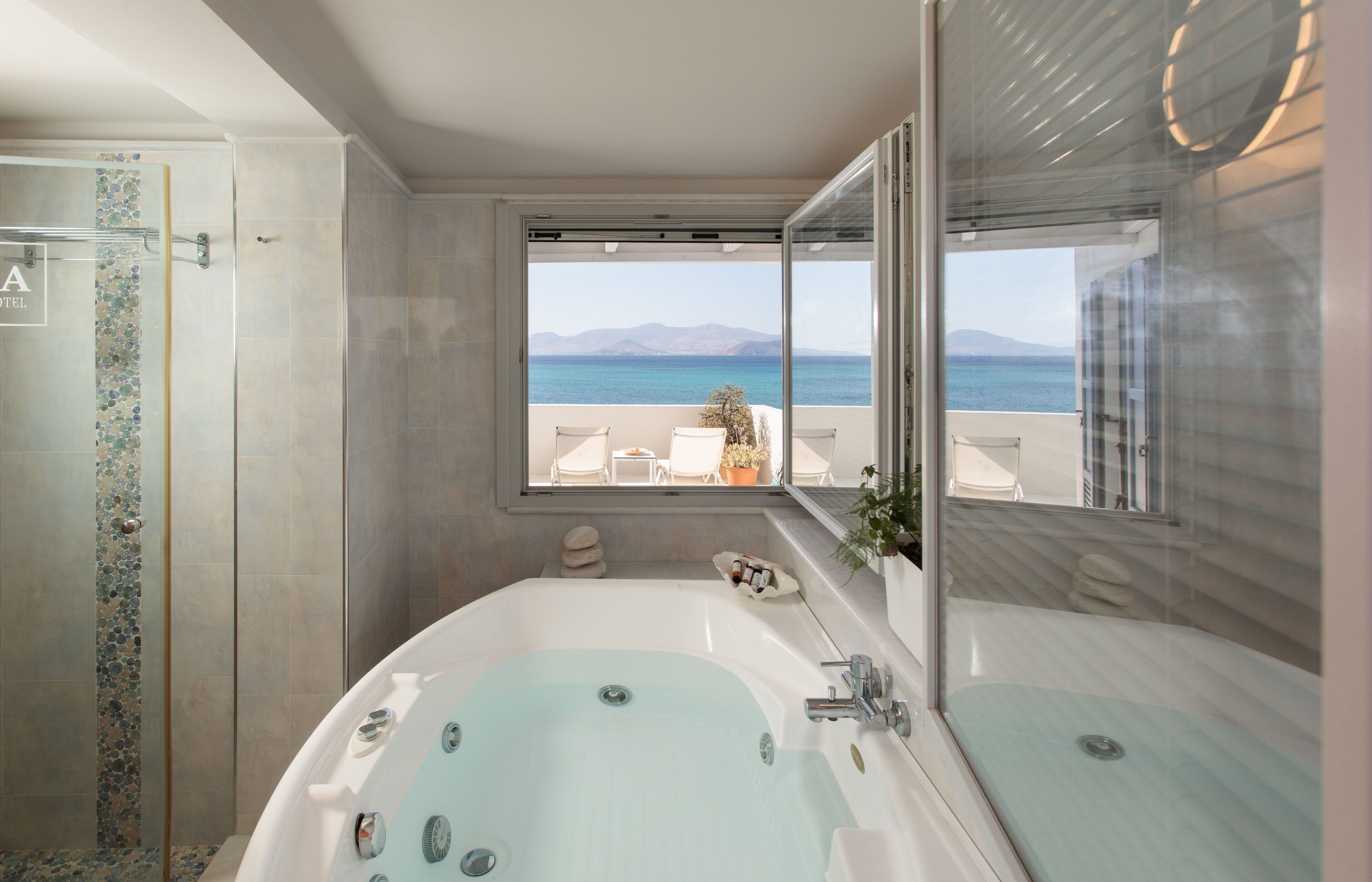 honeymoon suite, sea view | jetted bathtub