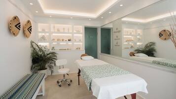 1 behandlingsrum, manikyr och pedikyr och massage