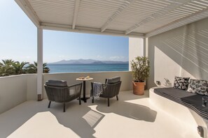 Deluxe Suite, Sea View | Terrace/patio