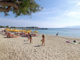 在海滩、沙滩毛巾