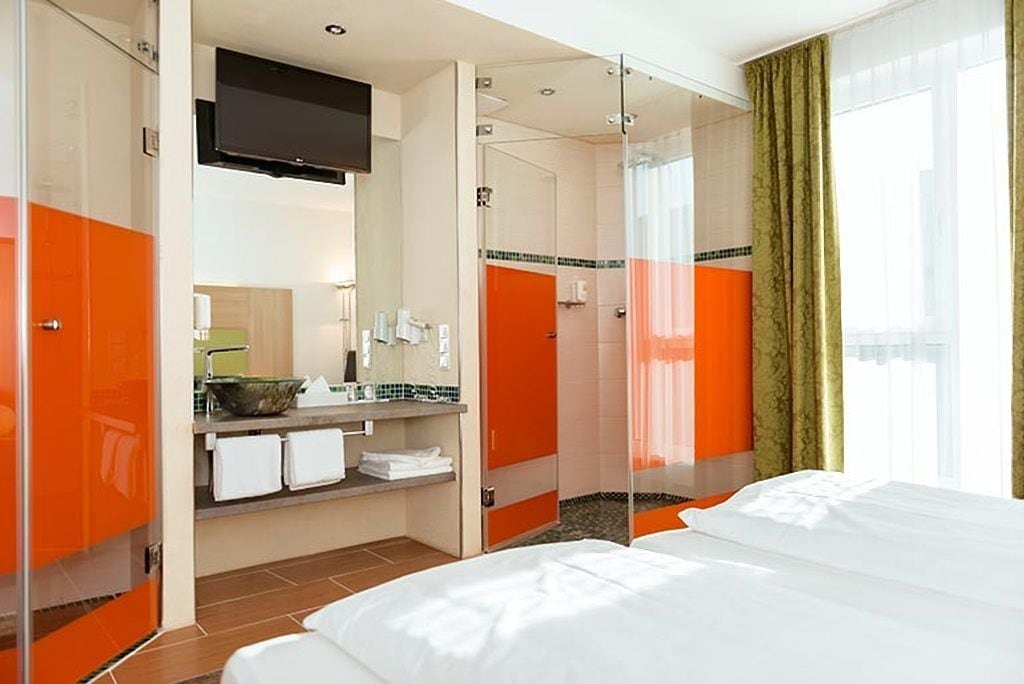 double room | bathroom | shower, free toiletries, hair dryer, towels